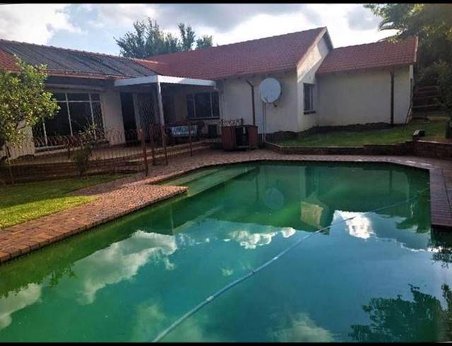 3 BEDROOM HOUSE FOR SALE IN VAN RIEBEECK PARK